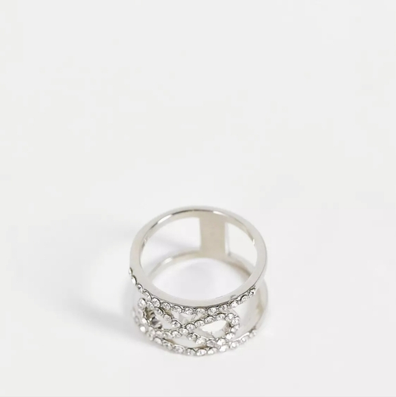 TRUE DECADENCE | Bow Detail Ring sz 6.5 - Picture 6 of 9